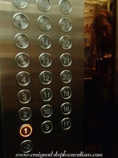 Strange configuration of elevator buttons at Zong Heng Hotel