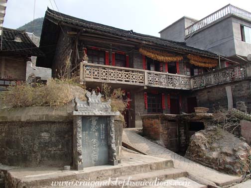 Burial mound, Shi Qing Village