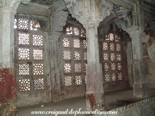 Jali screens, Jahangir Mahal