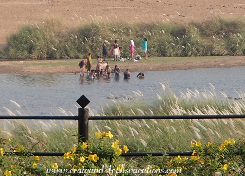 Women washing in the Nila River