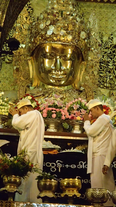 Attendants bow before Mahamuni Buddha