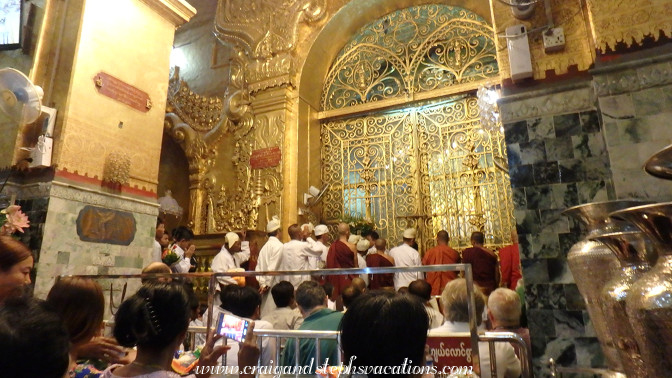 Opening the gate to the sanctum sanctorum, Mahamuni Pagoda