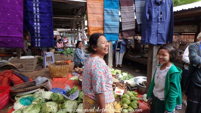 Longyi sellers at Kanee market