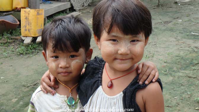 Little girls, Kyi Taung Village