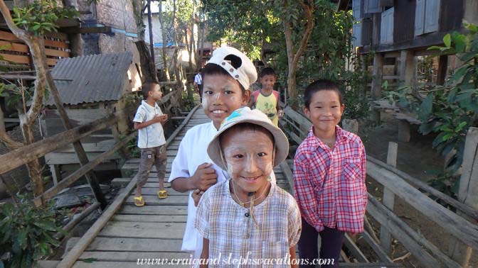 Friendly kids, Kaung Tee Village