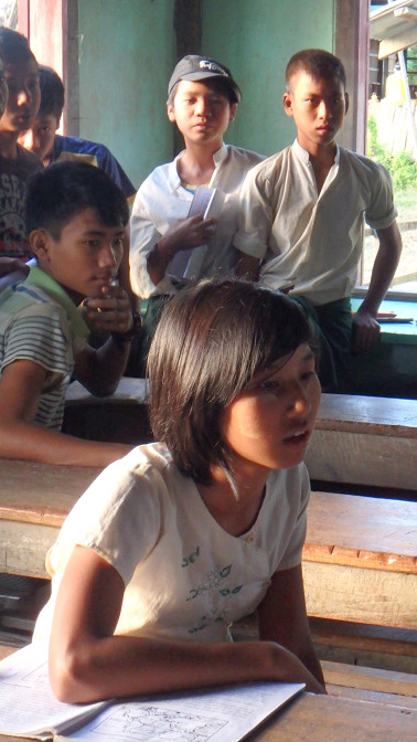 Middle school geography study group, Kaung Tee Village
