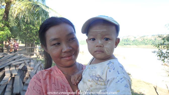 Mom and son, Sa Pa Kyi Village