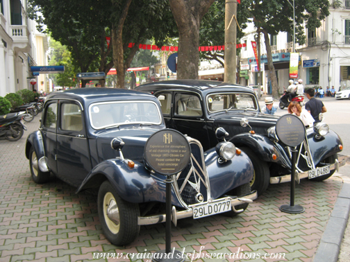 Vintage cars, Metropole Hotel