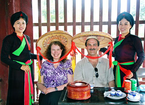 Steph and Craig with the Tam Tao singers (Photo courtesy of Cuong)