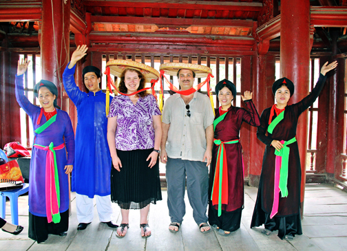 Steph and Craig with the Tam Tao singers