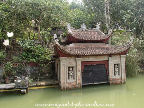thuy dinh, water puppet theater, Thanh Chuong Viet Palace