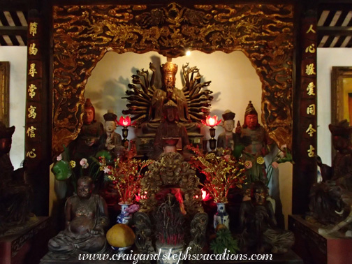 Altar, Thanh Chuong Viet Palace