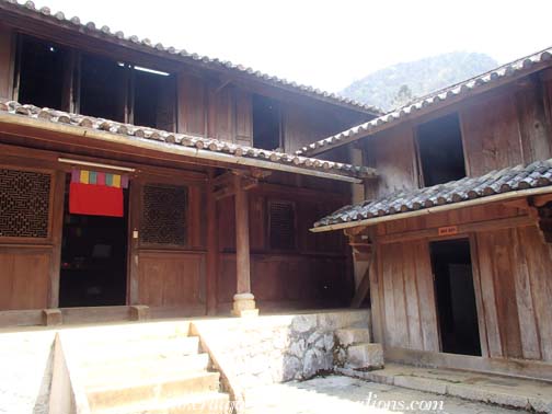 Vuong Palace interior courtyard