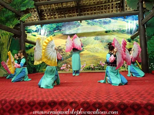 Dancers, Hamrong Tourist Mountain