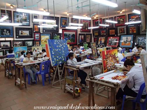 Artisans at Hong Ngoc Fine Art Company