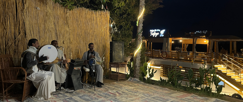 Live music on the banks of the Nile at Ramadi Village