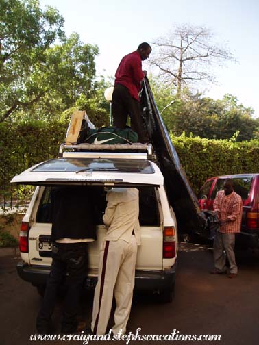 Bouba loads the luggage