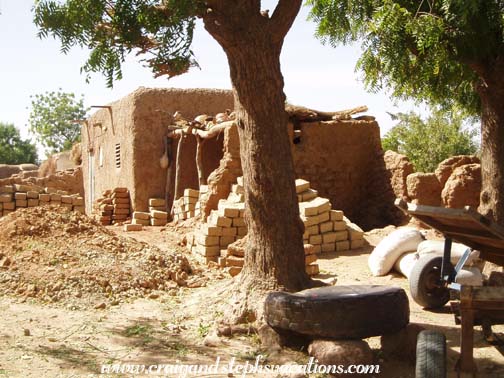 Mud bricks, Segoukoro