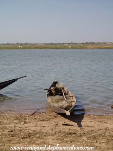 Pirogue on the Niger, Segoukoro