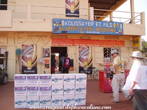 Buying water in Mopti