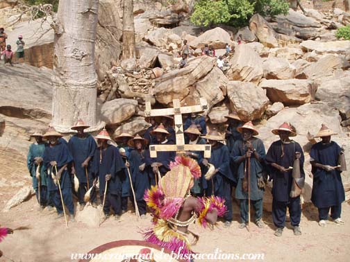 Kanaga mask approaches the musicians