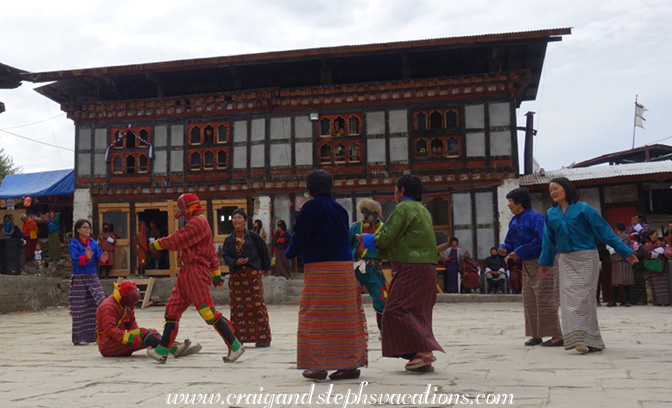 Atsaras try to distract from the women's dance