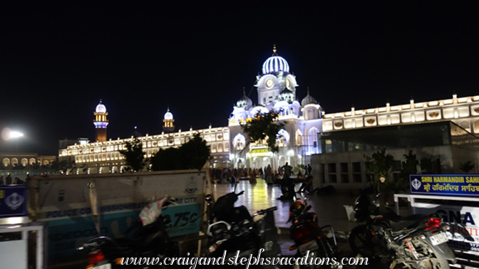 Approaching the Golden Temple