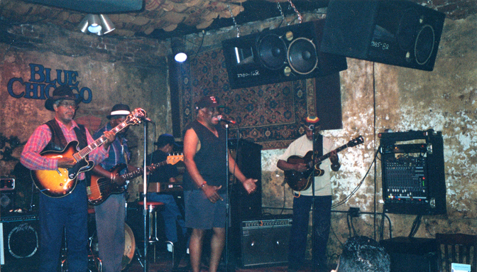 Eddie Shaw plays with Willie Kent and his Gents, Blue Chicago