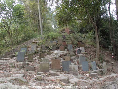 Arrow-blocking tablets, Weng Xiang village