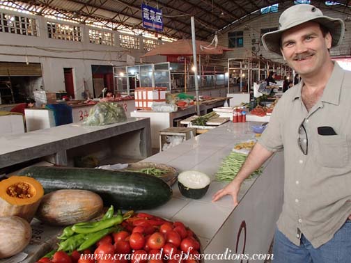 Giant produce, Kaili Sunday market