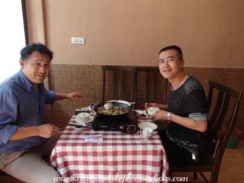 Mr. Zhou and Wang Jun enjoy a hot pot for lunch