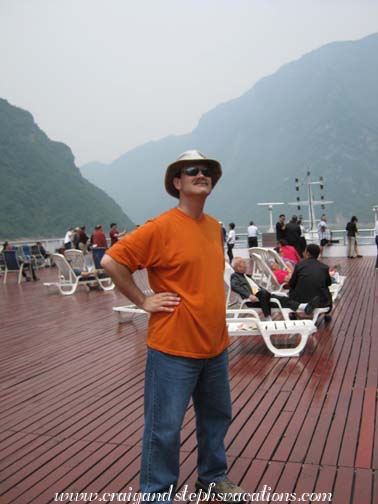 Enjoying the scenery of Wu Gorge