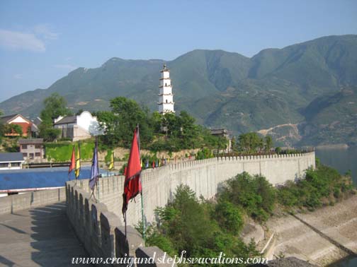 Walking on the city wall toward the White Pagoda at Fengjie