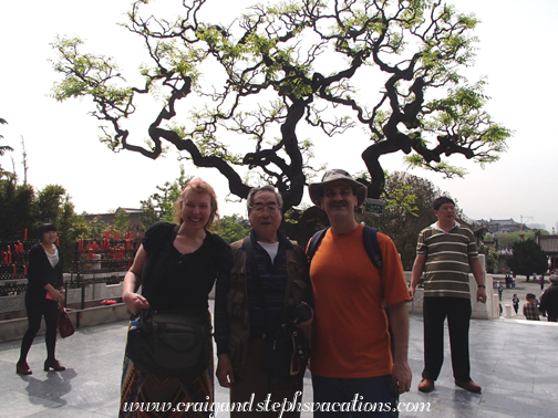 Posing with our new friend at the Wild Goose Pagoda