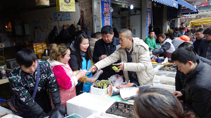 Wang Jun claims the salmon