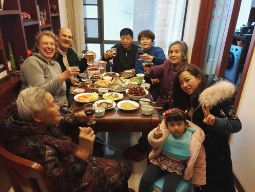 Enjoying the New Year's Eve feast: Chen Shanfang, Steph, Craig, Yuan Huizong, Chen Xiaohong, Chen Rulan, Wang Jun, Xiao Yi, and Ziting