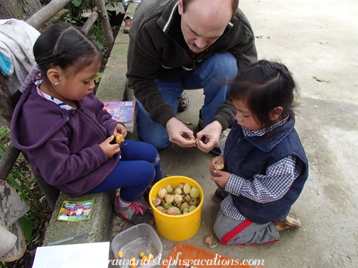 Sisa, Craig, and Yupanqui peel uvilla