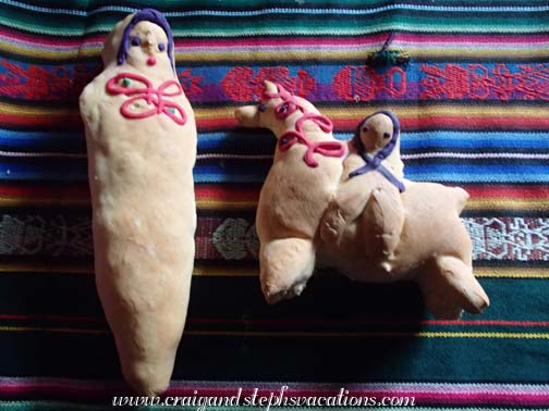 Pan de wawas (bread figures for Dia de los Muertos)