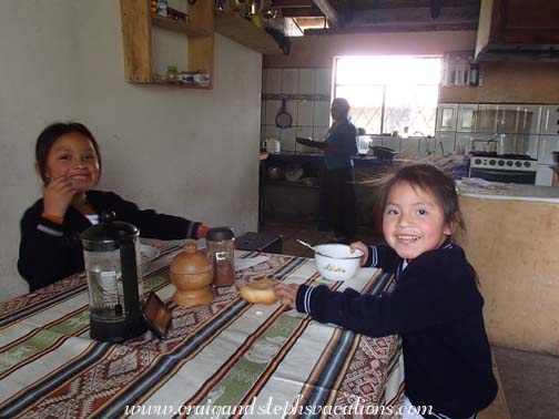 Sisa and Yupanqui come home during recess for breakfast