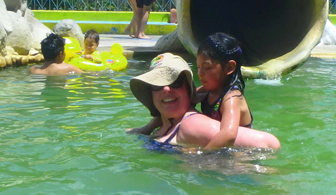 Achi Mama swimming with Shina