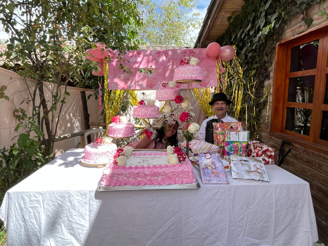 The head table, with cakes and presents