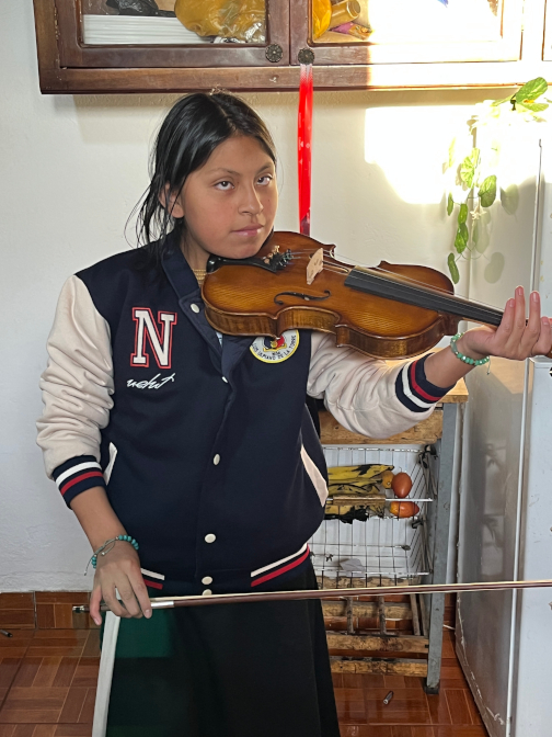 Shina plays her new violin