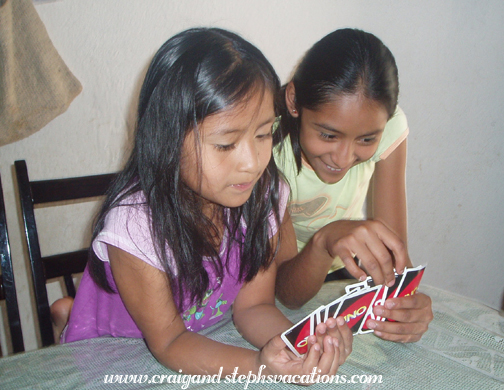 Yoselin and Vanesa playing Uno