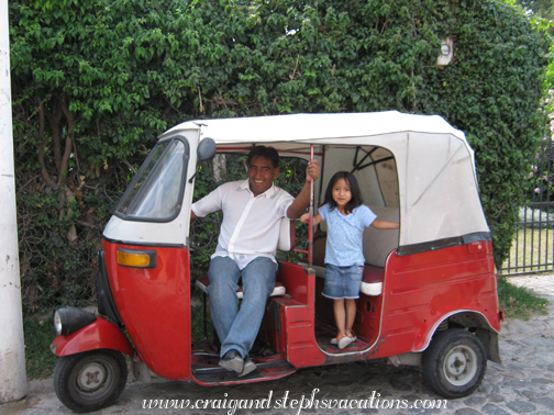 Humberto and Aracely in a tuk-tuk