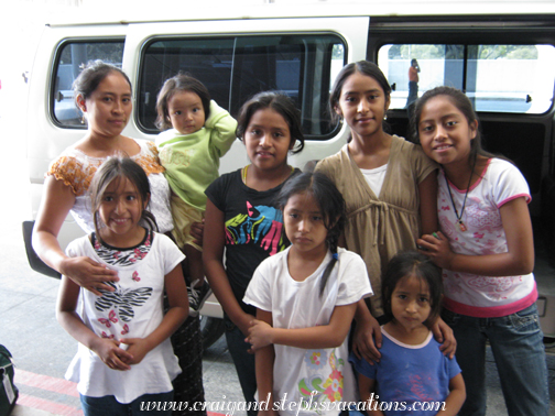 Saying goodbye in front of the airport: Paulina, Yasmin, Eddy, Paola, Yoselin, Vanesa, Aracely, Rocio