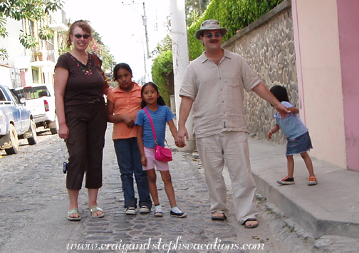 Steph, Paola, Yoselin, Craig, and Aracely on our walk