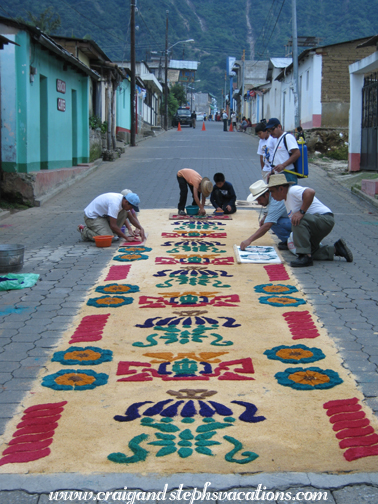 People work together to make an alfombra, San Juan la Laguna