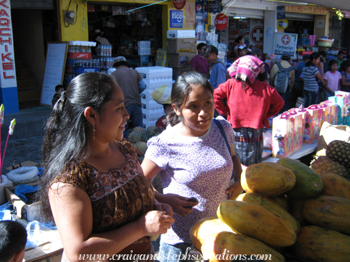 Paulina and Paola shop for papaya