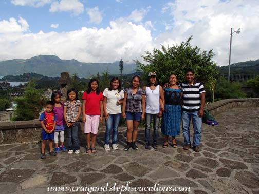 Eddy, Aracely, Neli, Yoselin, Yasmin, Paola, Vanesa, Paulina, and Humberto