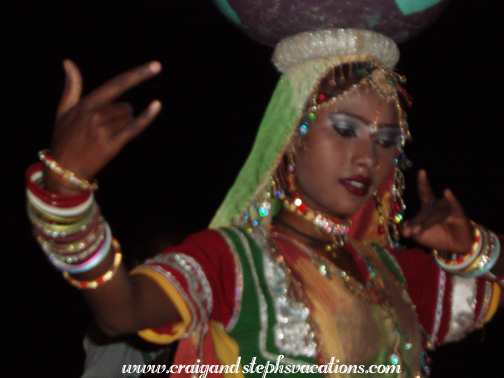 Rajasthani dancer, Kanoi Dune Resort